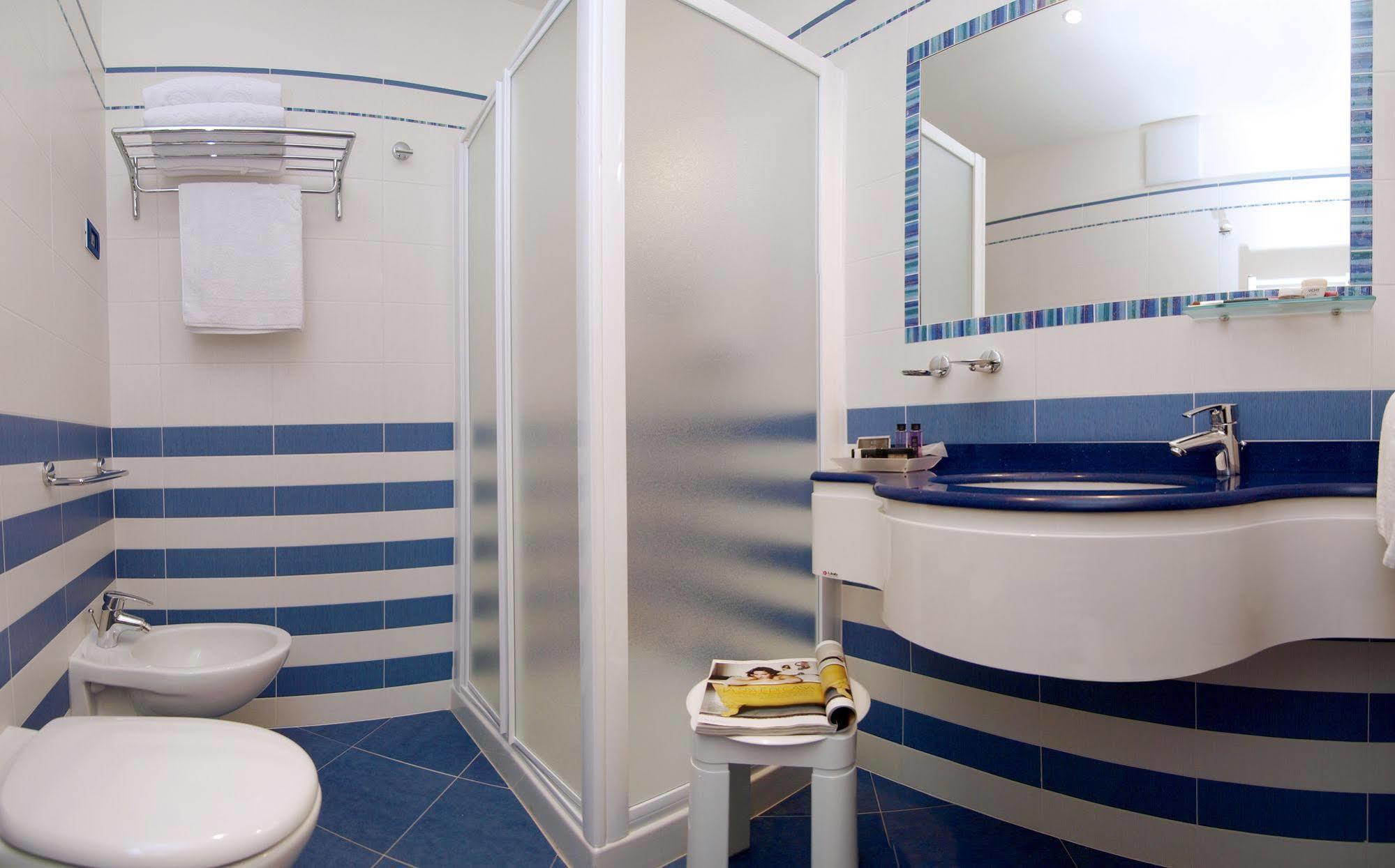 Hotel Garni Corallo Torbole Sul Garda Dış mekan fotoğraf