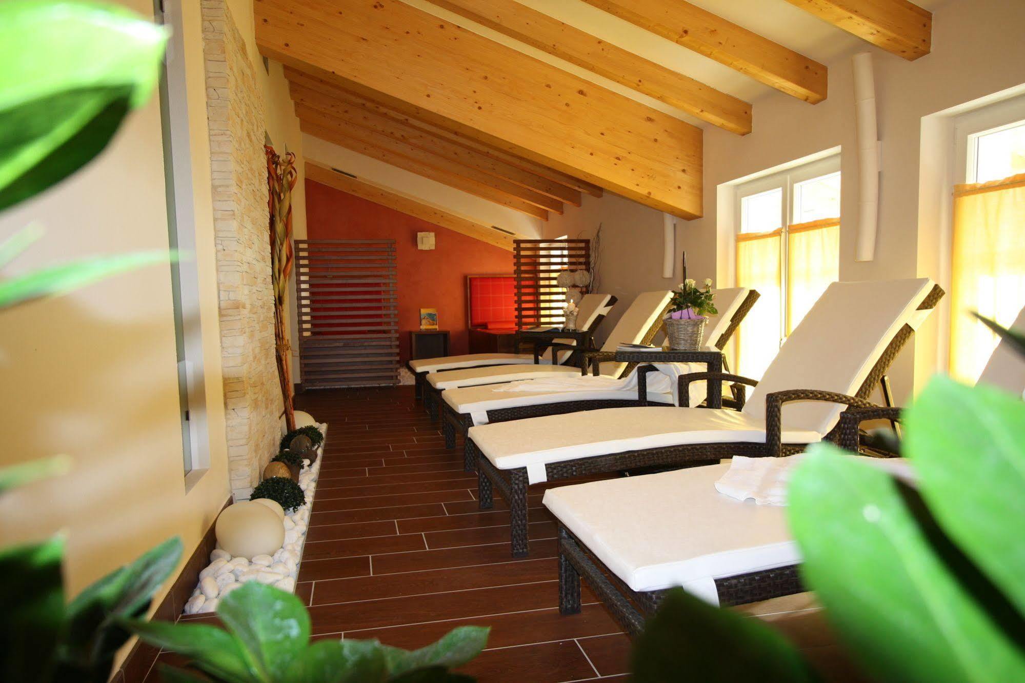 Hotel Garni Corallo Torbole Sul Garda Dış mekan fotoğraf