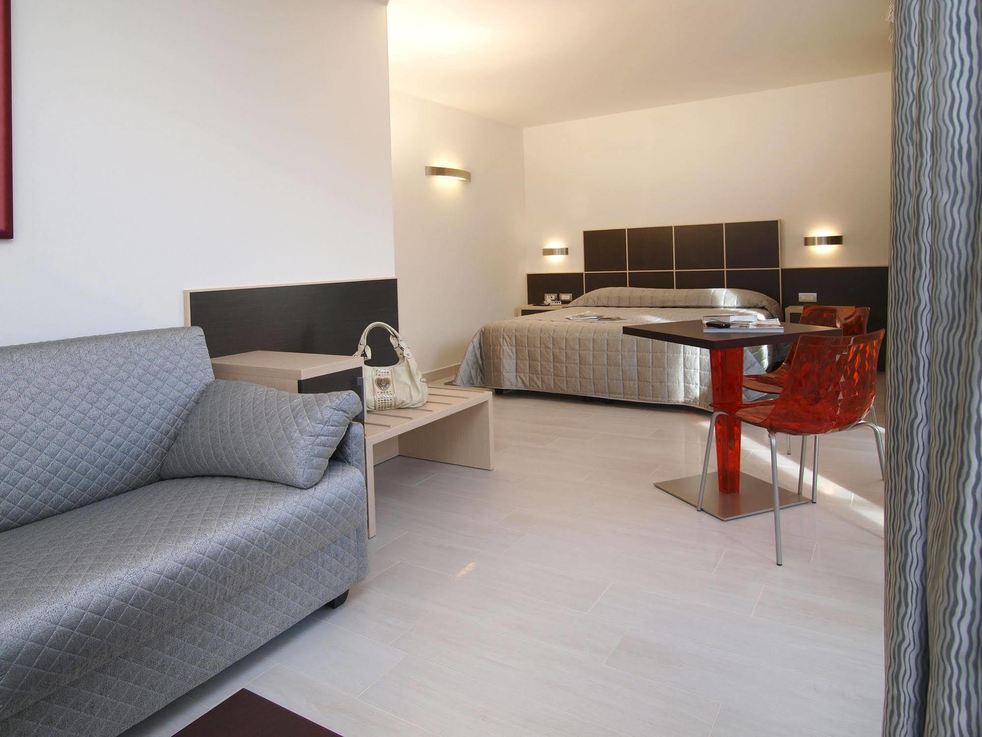 Hotel Garni Corallo Torbole Sul Garda Dış mekan fotoğraf