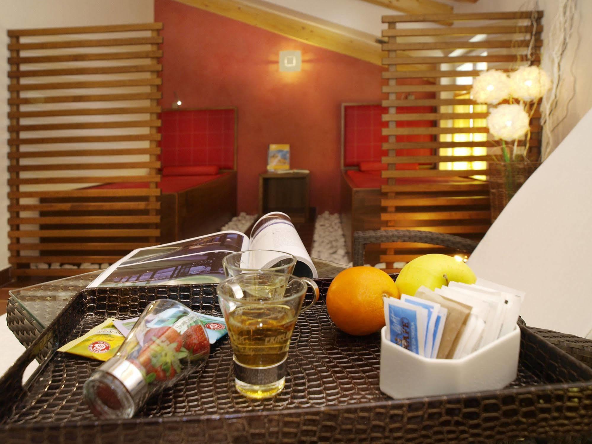 Hotel Garni Corallo Torbole Sul Garda Dış mekan fotoğraf
