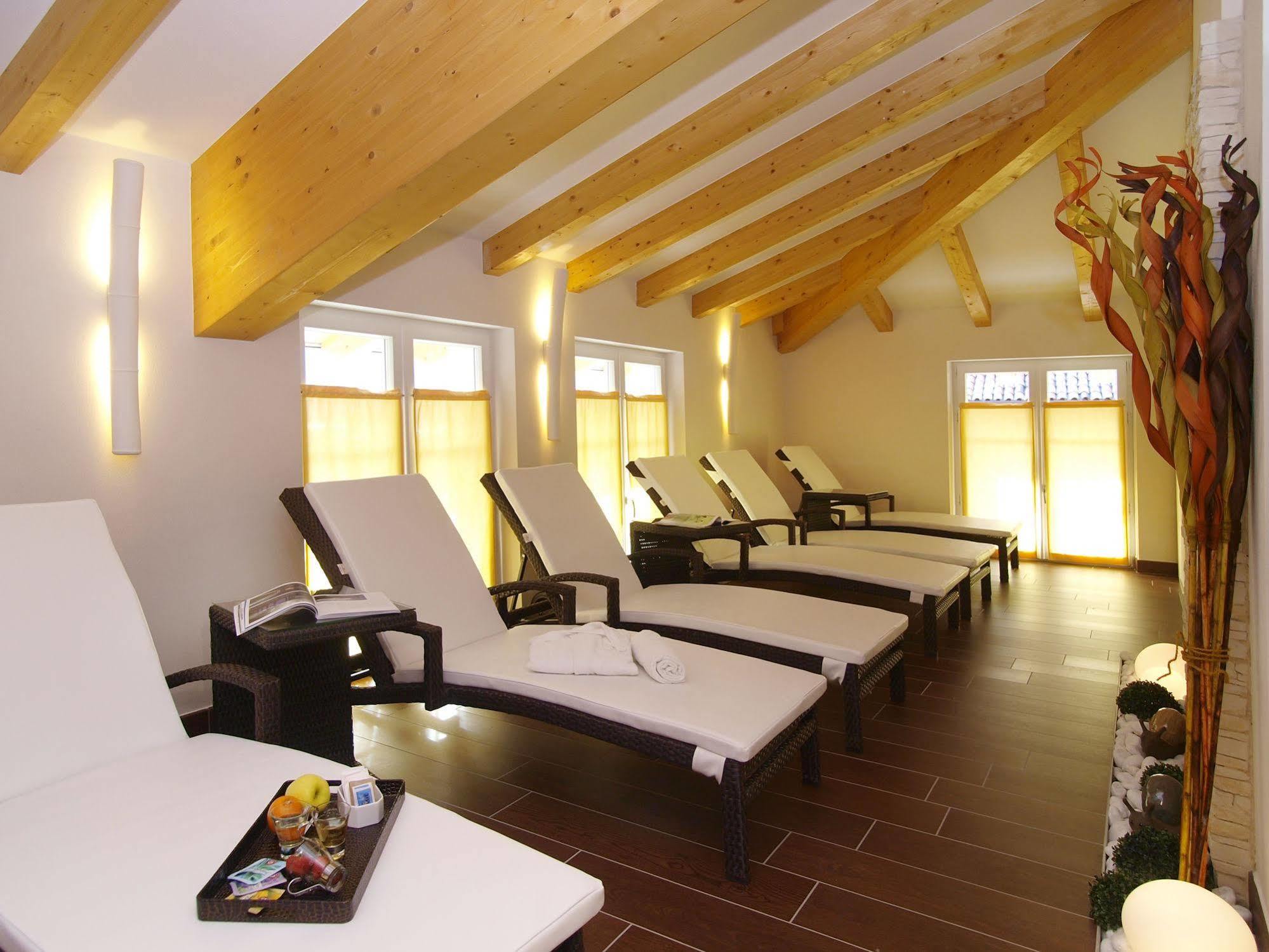 Hotel Garni Corallo Torbole Sul Garda Dış mekan fotoğraf