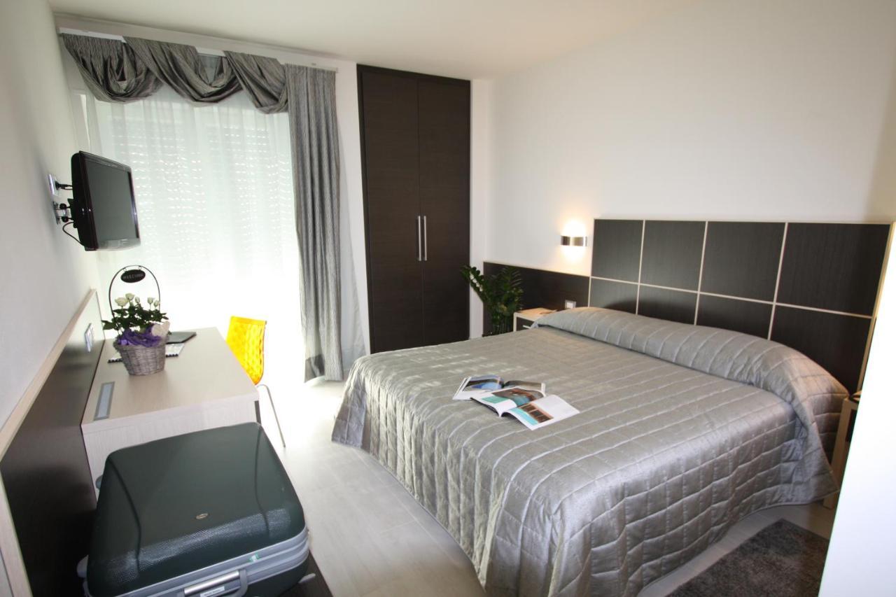 Hotel Garni Corallo Torbole Sul Garda Dış mekan fotoğraf