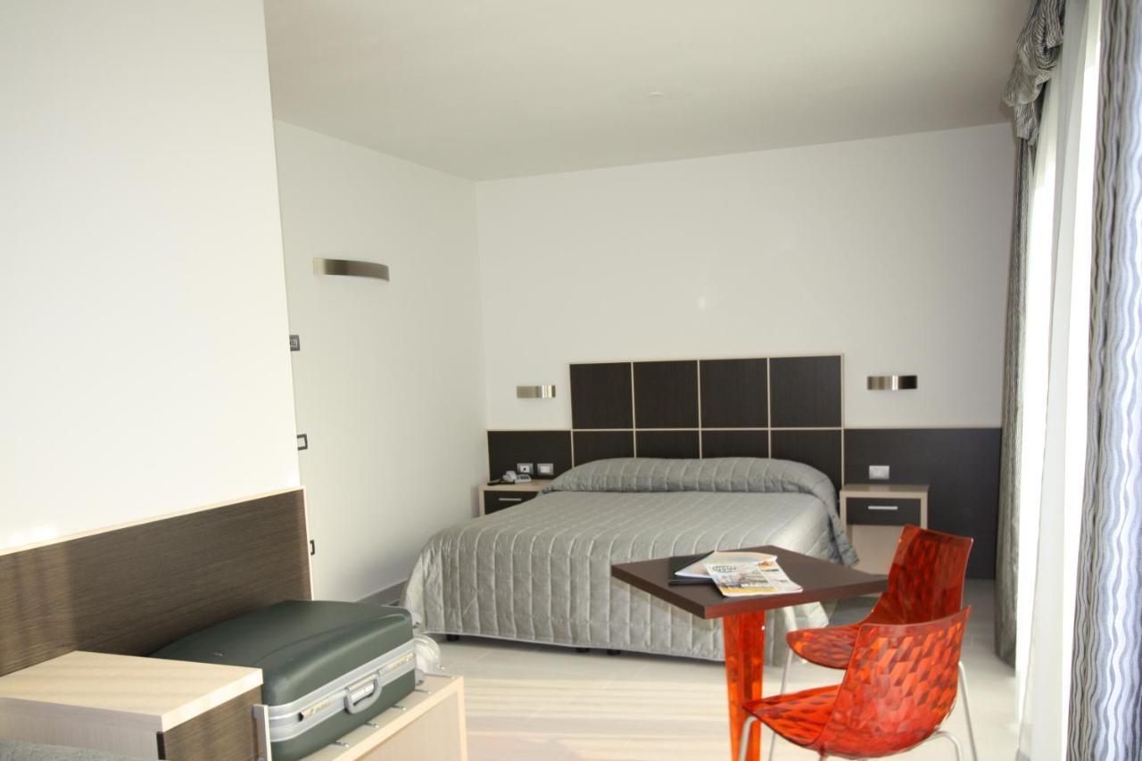 Hotel Garni Corallo Torbole Sul Garda Dış mekan fotoğraf
